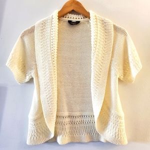 ⭐ $5 ⭐ Denver Hayes Ivory Crochet Shrug Medium